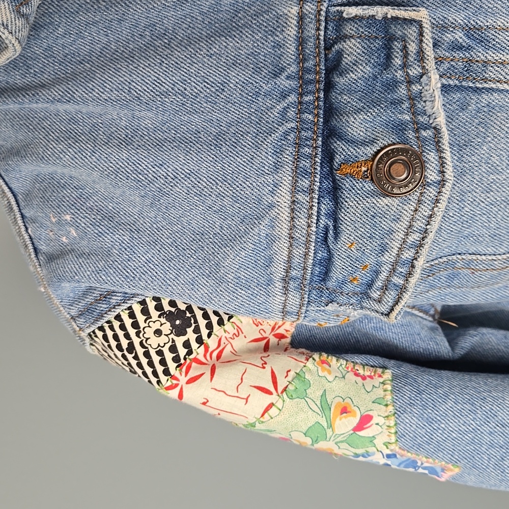 ✨️ One Of A Kind Refashioned Denim Jacket✨️ - Picture 5 of 8